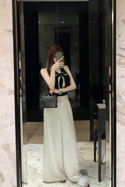 Knitted Neck-Hanging Vest Top with Built-In Chest Pad - Stylish and Comfortable Design for Effortless Layering