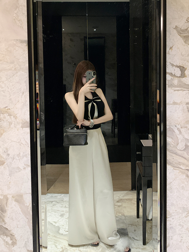 Knitted Neck-Hanging Vest Top with Built-In Chest Pad - Stylish and Comfortable Design for Effortless Layering Knitted Neck-Hanging Vest Top with Built-In Chest Pad - Stylish and Comfortable Design for Effortless Layering