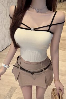 Knitted Slim-Fit Vest - Luna Lona 221 Pure Desire Design, Trendy Layering Piece for Chic Outfits