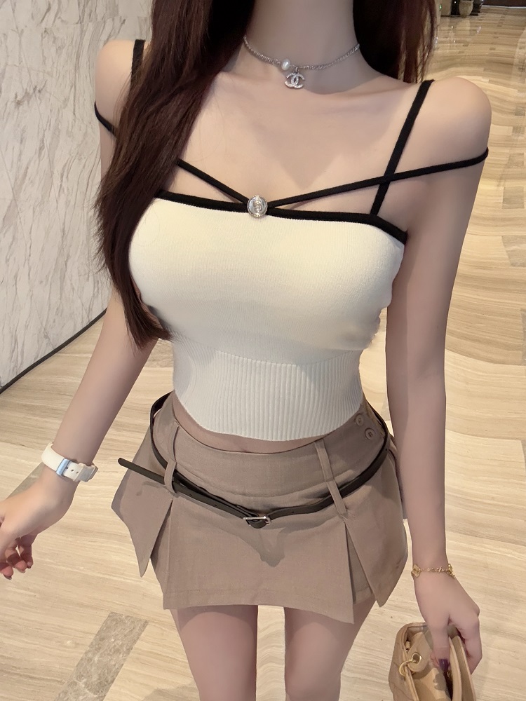 Knitted Slim-Fit Vest - Luna Lona 221 Pure Desire Design, Trendy Layering Piece for Chic Outfits Knitted Slim-Fit Vest - Luna Lona 221 Pure Desire Design, Trendy Layering Piece for Chic Outfits