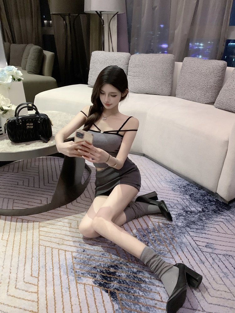 Knitted Slim-Fit Vest - Luna Lona 221 Pure Desire Design, Trendy Layering Piece for Chic Outfits Knitted Slim-Fit Vest - Luna Lona 221 Pure Desire Design, Trendy Layering Piece for Chic Outfits