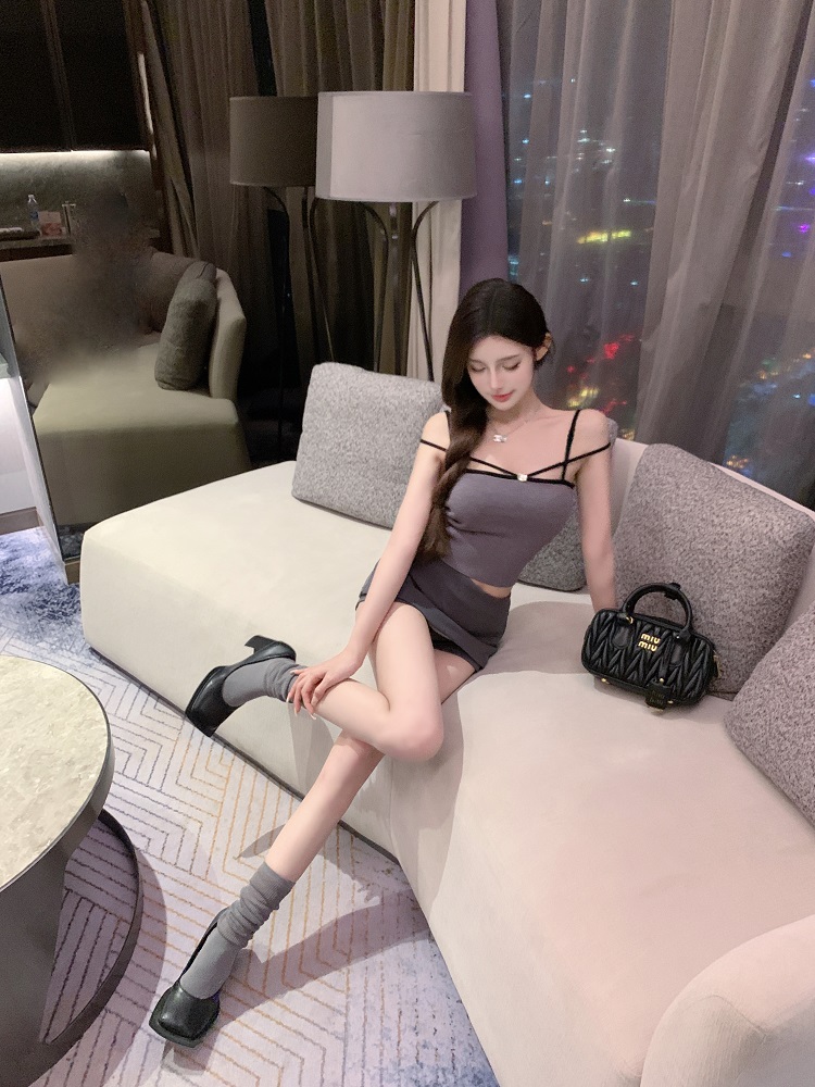 Knitted Slim-Fit Vest - Luna Lona 221 Pure Desire Design, Trendy Layering Piece for Chic Outfits Knitted Slim-Fit Vest - Luna Lona 221 Pure Desire Design, Trendy Layering Piece for Chic Outfits