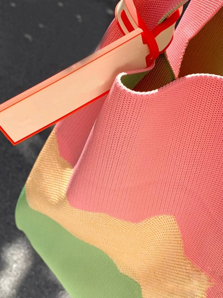 Knitted Textured Rainbow Tote Bag - Trendy Three-Color Handbag for Spring/Summer 2025 Fashion Knitted Textured Rainbow Tote Bag - Trendy Three-Color Handbag for Spring/Summer 2025 Fashion
