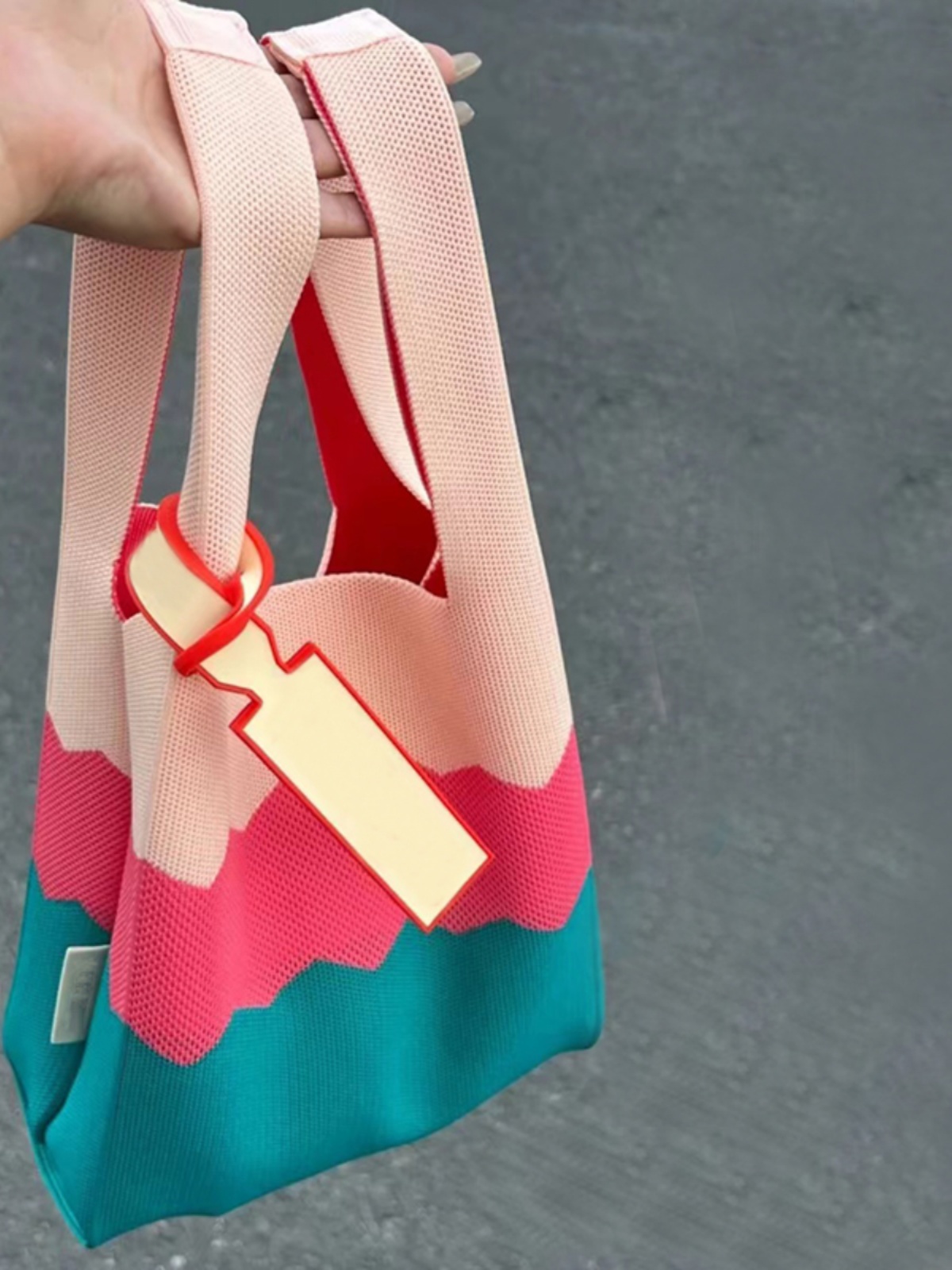 Knitted Textured Rainbow Tote Bag - Trendy Three-Color Handbag for Spring/Summer 2025 Fashion Knitted Textured Rainbow Tote Bag - Trendy Three-Color Handbag for Spring/Summer 2025 Fashion