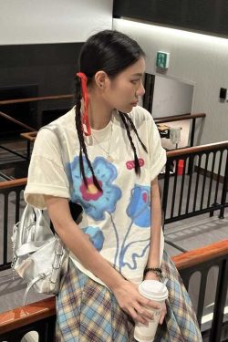 Korean Floral Graffiti Design Loose Fit Heavyweight Cotton Short Sleeve T-Shirt for Women - Casual Versatile Style