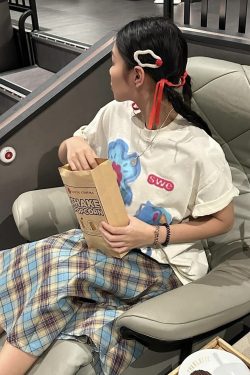 Korean Floral Graffiti Design Loose Fit Heavyweight Cotton Short Sleeve T-Shirt for Women - Casual Versatile Style