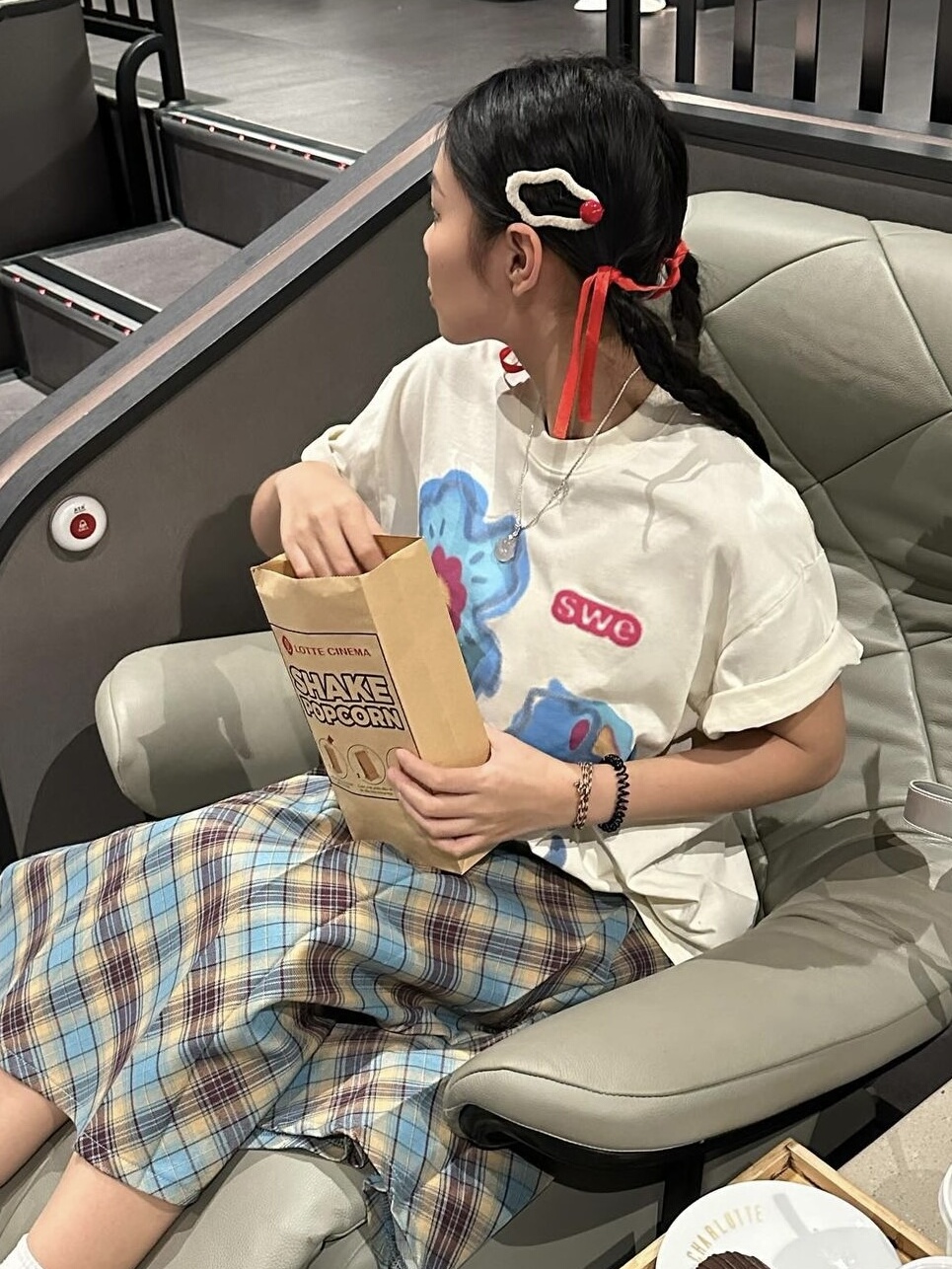 Korean Floral Graffiti Design Loose Fit Heavyweight Cotton Short Sleeve T-Shirt for Women - Casual Versatile Style Korean Floral Graffiti Design Loose Fit Heavyweight Cotton Short Sleeve T-Shirt for Women - Casual Versatile Style