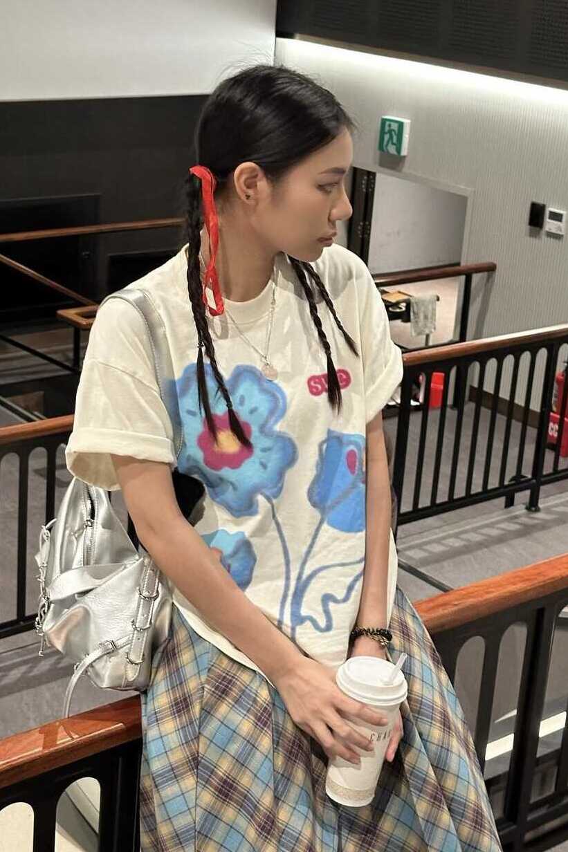 Korean Floral Graffiti Design Loose Fit Heavyweight Cotton Short Sleeve T-Shirt for Women - Casual Versatile Style