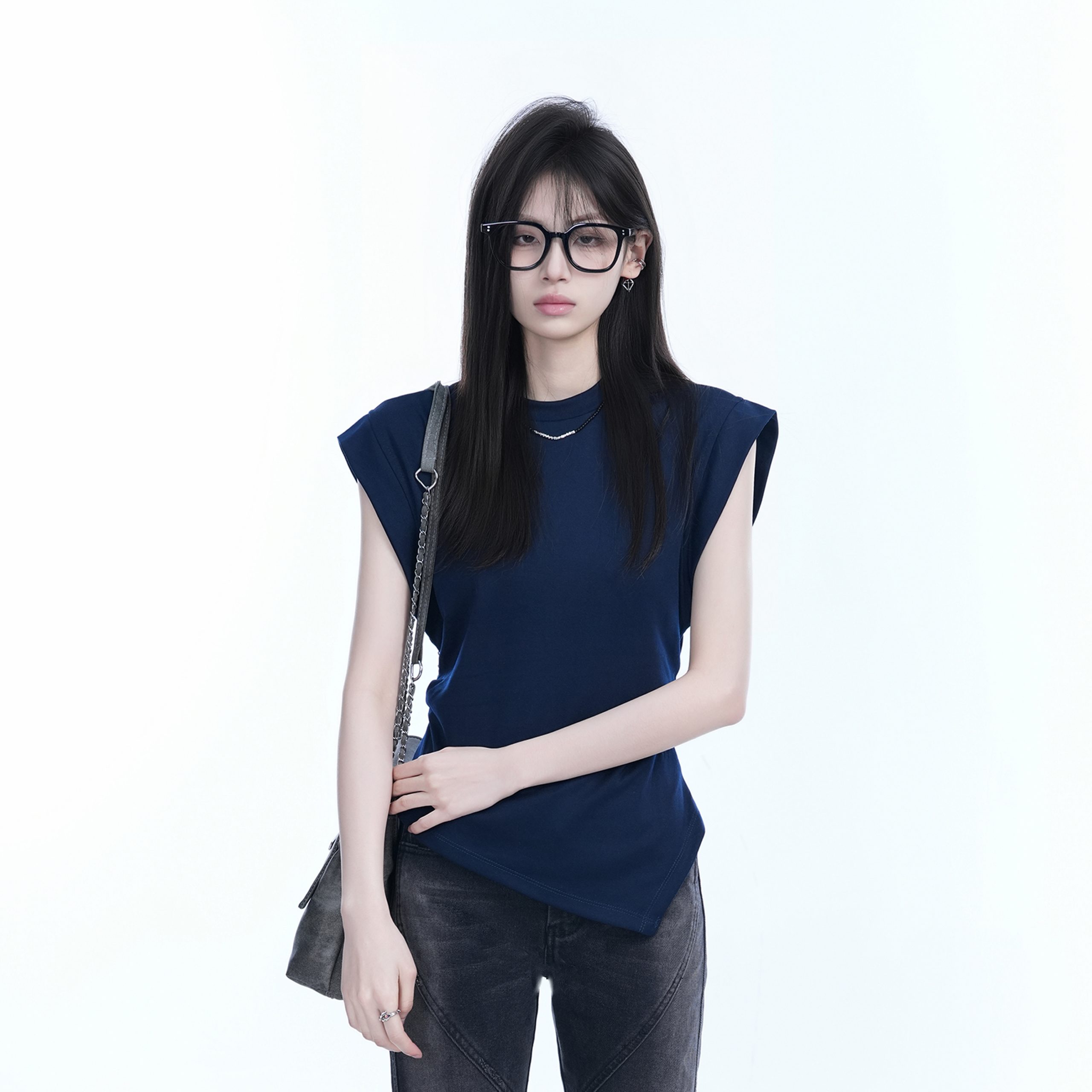 Korean High-End Sleeveless T-Shirt for Women, Slim Fit with Irregular Hem, Trendy Design - Perfect for Casual Chic Looks Korean High-End Sleeveless T-Shirt for Women, Slim Fit with Irregular Hem, Trendy Design - Perfect for Casual Chic Looks