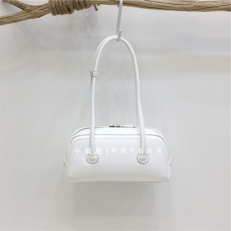 Korean Retro Bowling Bag - 2024 Spring Handheld Shoulder Underarm Boston Bag for Fashionable Niche Style Korean Retro Bowling Bag - 2024 Spring Handheld Shoulder Underarm Boston Bag for Fashionable Niche Style