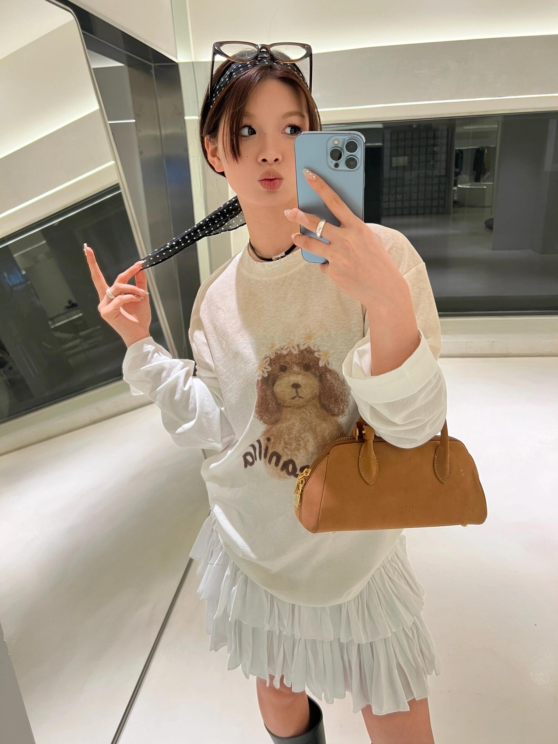 Korean Retro Little Dog Princess Print Long Sleeve T-Shirt - Casual Sun Protection Cover-Up in Pure Cotton for Women Korean Retro Little Dog Princess Print Long Sleeve T-Shirt - Casual Sun Protection Cover-Up in Pure Cotton for Women