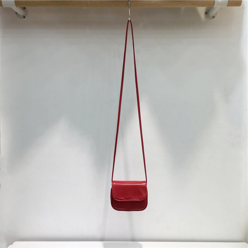 Korean Retro Mini Shoulder Crossbody Bag - Cute Small Square Design for Summer 2024, Fashionable Red Style Korean Retro Mini Shoulder Crossbody Bag - Cute Small Square Design for Summer 2024, Fashionable Red Style