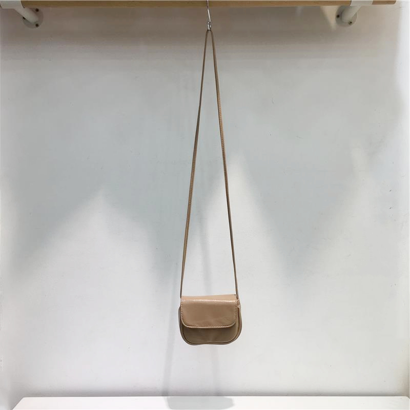 Korean Retro Mini Shoulder Crossbody Bag - Cute Small Square Design for Summer 2024, Fashionable Red Style Korean Retro Mini Shoulder Crossbody Bag - Cute Small Square Design for Summer 2024, Fashionable Red Style