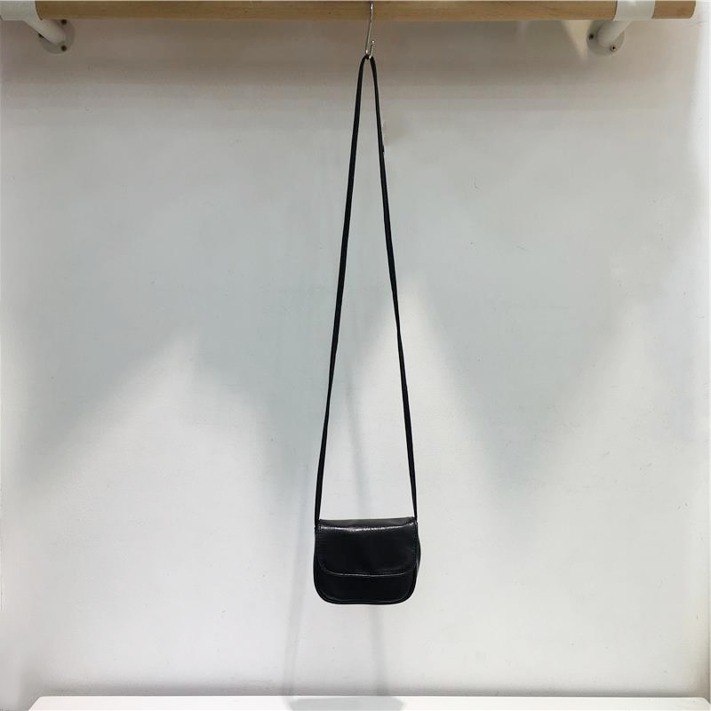 Korean Retro Mini Shoulder Crossbody Bag - Cute Small Square Design for Summer 2024, Fashionable Red Style Korean Retro Mini Shoulder Crossbody Bag - Cute Small Square Design for Summer 2024, Fashionable Red Style