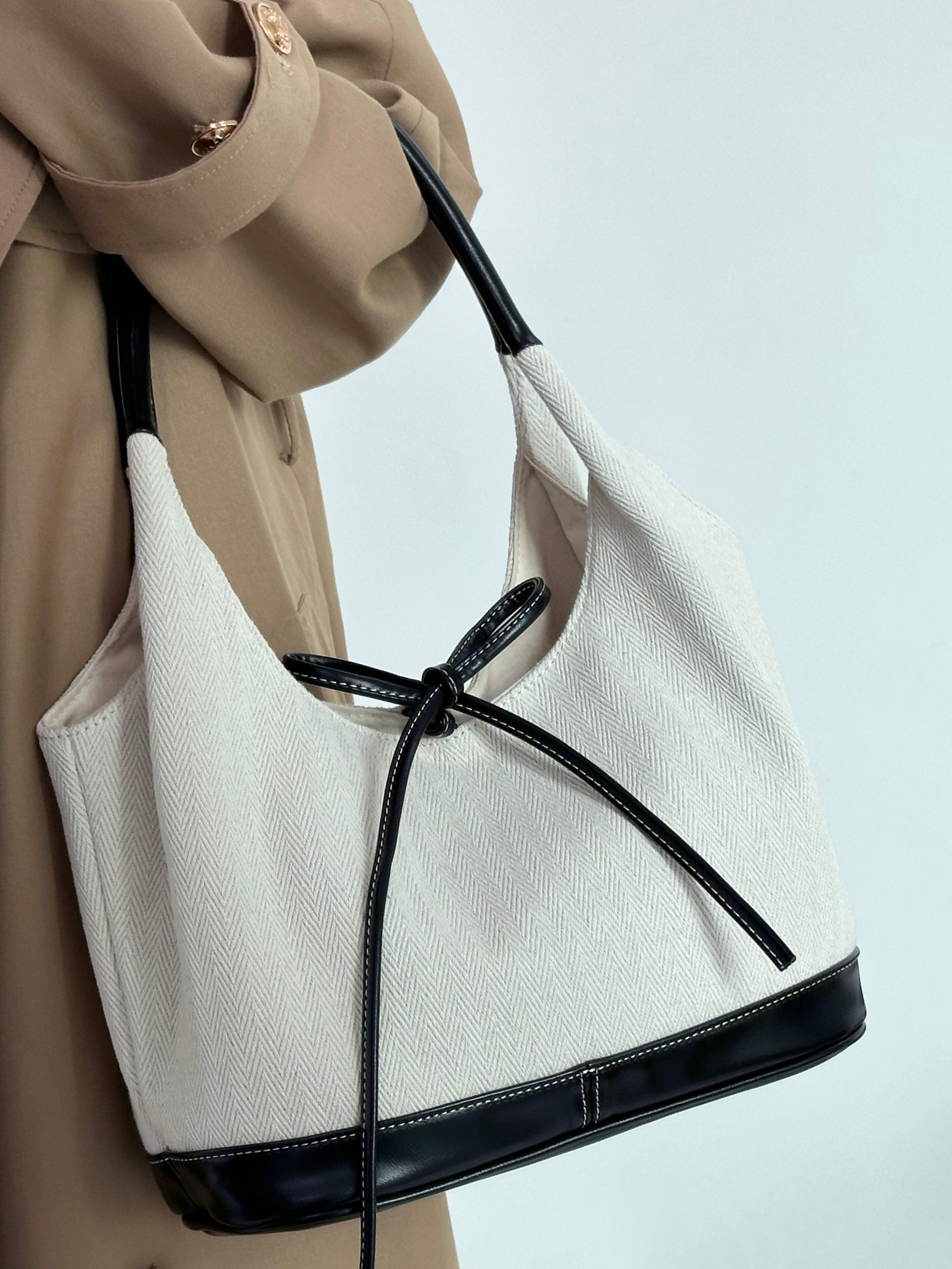 Korean Retro Patchwork Canvas Tote Bag - Versatile Large Capacity Shoulder Handbag for Commuters Korean Retro Patchwork Canvas Tote Bag - Versatile Large Capacity Shoulder Handbag for Commuters