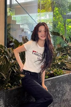 Korean Retro Sports Digital Print Fitted Cotton Top – Short Sleeve Slim Fit for a Stylish Instagram Look