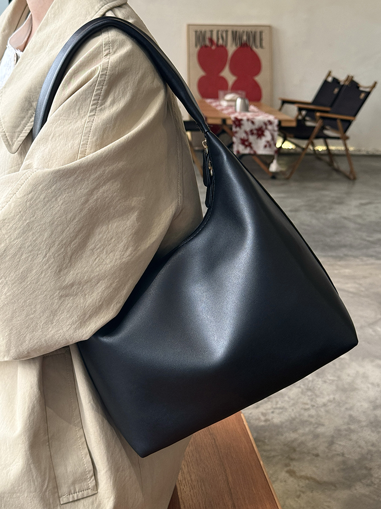 Korean Soft Leather Casual Tote Shoulder Bag for Women - 2025 Minimalist Underarm Bag in Lazy Style Korean Soft Leather Casual Tote Shoulder Bag for Women - 2025 Minimalist Underarm Bag in Lazy Style