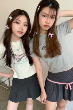 Korean Style Bow Tie Sausage Dog Print Slim Fit Short Sleeve T-Shirt for a Youthful Look