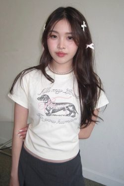 Korean Style Bow Tie Sausage Dog Print Slim Fit Short Sleeve T-Shirt for a Youthful Look