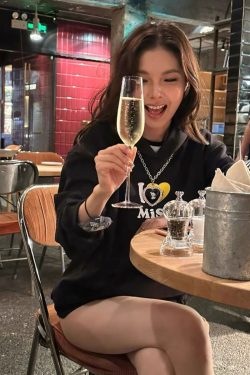 Korean Style Casual Loose Fit Color-Blocking Top with Youthful Dog Cartoon Print - Pure Cotton Comfort