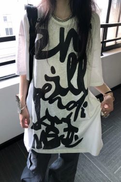 Korean Style Casual Loose Fit Pure Cotton T-Shirt with Graffiti Letter Print and Sun Protection for Women