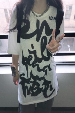 Korean Style Casual Loose Fit Pure Cotton T-Shirt with Graffiti Letter Print and Sun Protection for Women