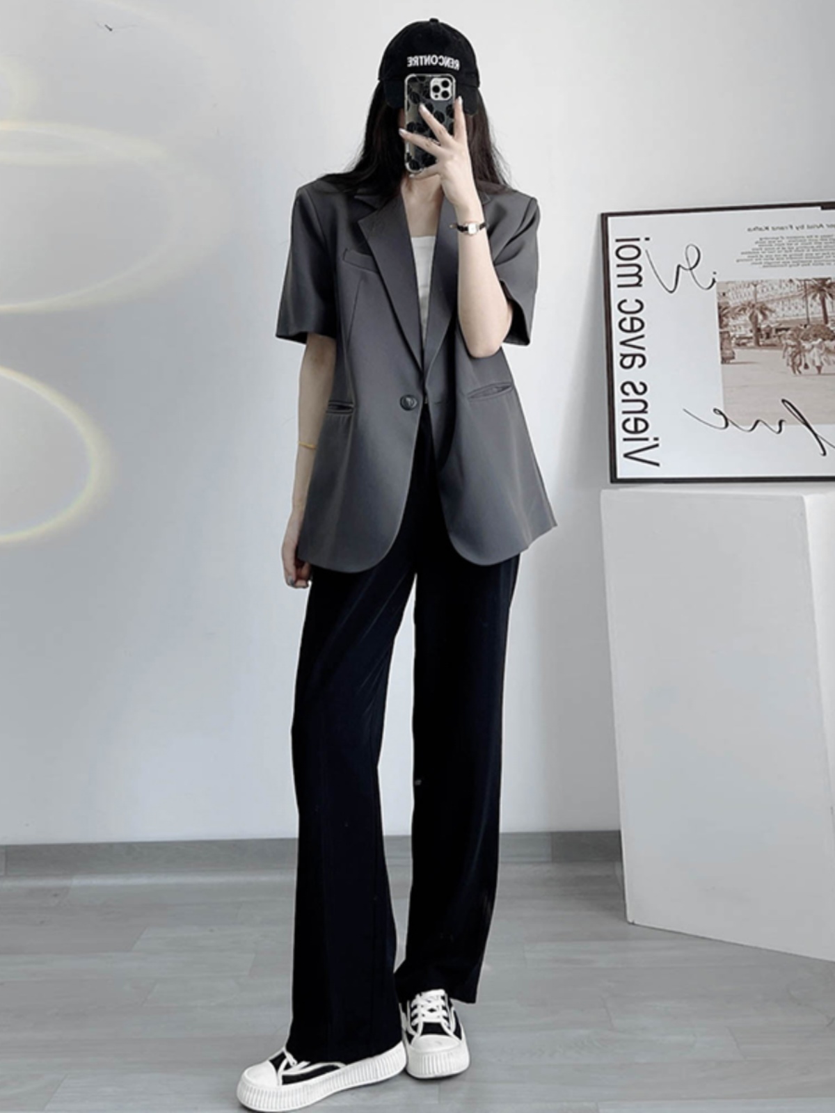 Korean-Style Casual Slimming Gray Oversized Short-Sleeve Blazer for Women - Spring/Summer 2025 Fashion Essential Korean-Style Casual Slimming Gray Oversized Short-Sleeve Blazer for Women - Spring/Summer 2025 Fashion Essential