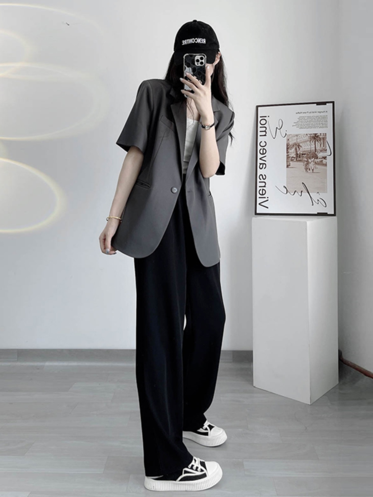 Korean-Style Casual Slimming Gray Oversized Short-Sleeve Blazer for Women - Spring/Summer 2025 Fashion Essential Korean-Style Casual Slimming Gray Oversized Short-Sleeve Blazer for Women - Spring/Summer 2025 Fashion Essential