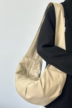 Korean Style Casual Wind Horn Bag - Large Capacity Wrinkled Shoulder Crossbody Commuter Versatile Dumpling Bag