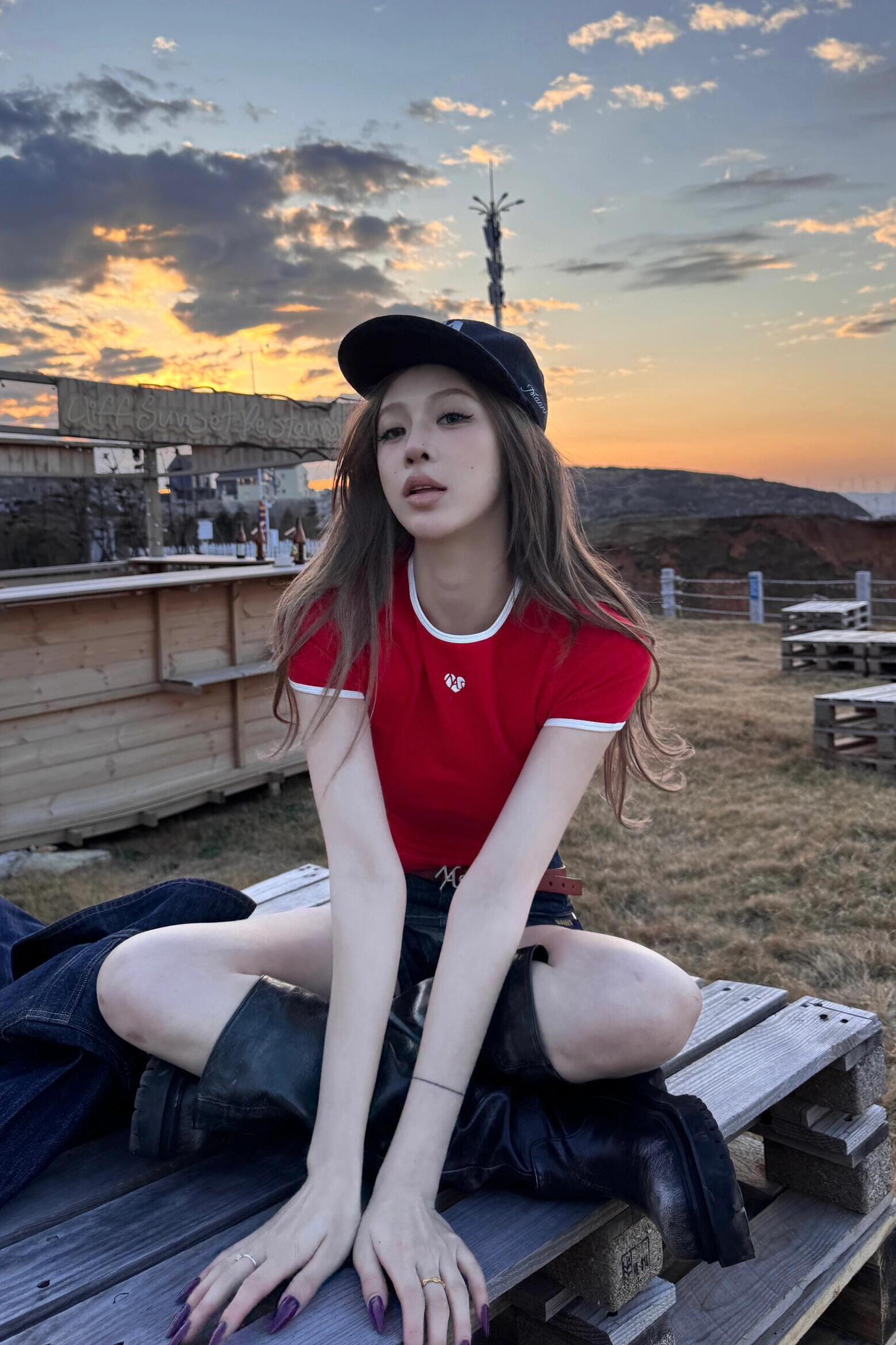 Korean Style Color-Blocking Love Slogan Short Slim-Fit Cotton Top for Girls - High Elasticity Casual Fashion