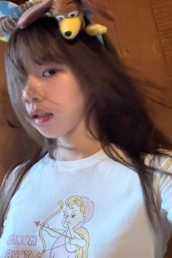 Korean Style Cupid Cartoon Print Off-Shoulder Cropped Slim-Fit Lightweight Cotton Short-Sleeve T-Shirt for Trendy Looks