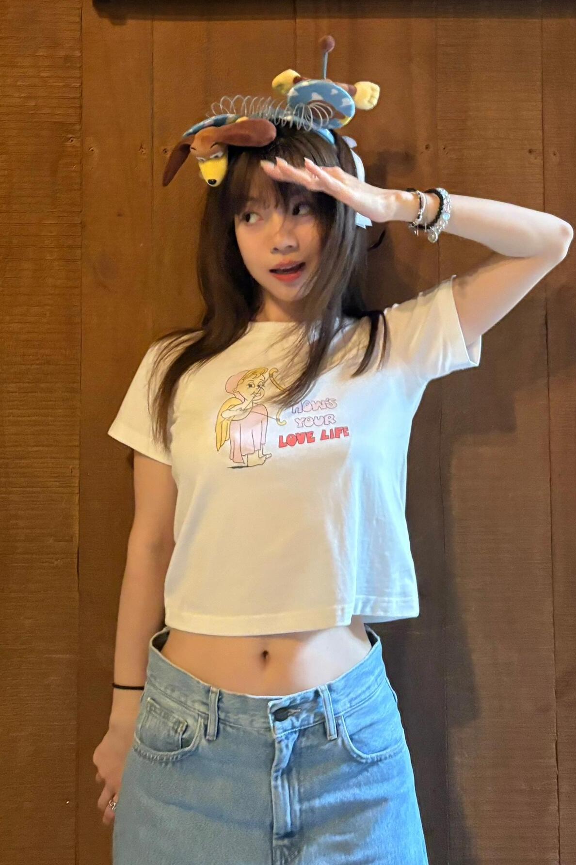 Korean Style Cupid Cartoon Print Off-Shoulder Cropped Slim-Fit Lightweight Cotton Short-Sleeve T-Shirt for Trendy Looks