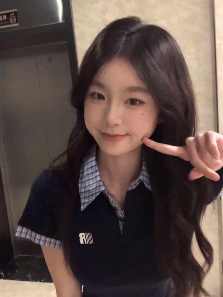 Korean Style Embroidered Polo Collar Short Sleeve T-Shirt for Women, Slim Fit Spliced Two-Piece Summer College Look Korean Style Embroidered Polo Collar Short Sleeve T-Shirt for Women, Slim Fit Spliced Two-Piece Summer College Look