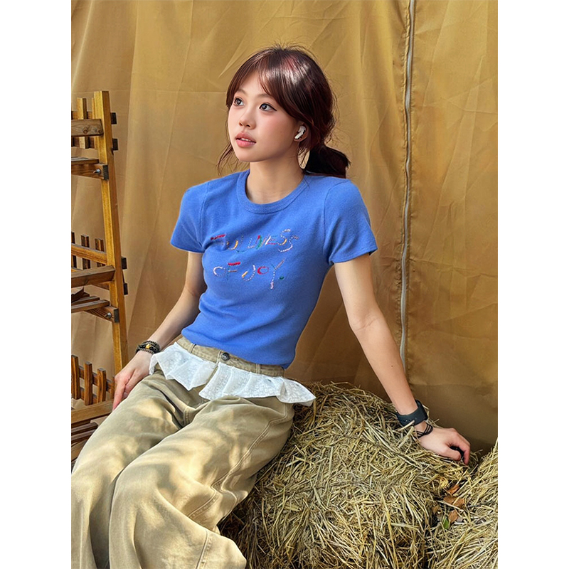 Korean Style Knitted Short Sleeve Slim Fit T-Shirt with Letter Embroidery - Blue Cropped College Style for Summer Korean Style Knitted Short Sleeve Slim Fit T-Shirt with Letter Embroidery - Blue Cropped College Style for Summer