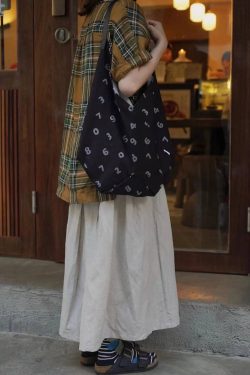 Korean-Style Large Capacity Casual Tote Bag, Versatile Underarm Design, Minimalist Hexagonal Canvas for Digital Commuting