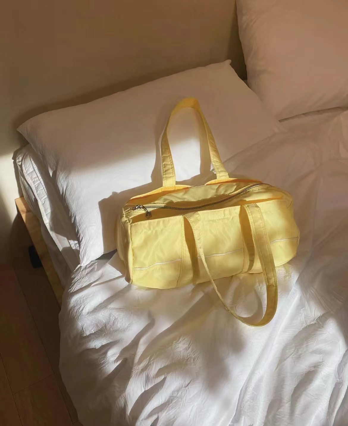 Korean-Style Large-Capacity Casual Travel Bag, Versatile Cylindrical Handbag for Shoulder and Underarm Use Korean-Style Large-Capacity Casual Travel Bag, Versatile Cylindrical Handbag for Shoulder and Underarm Use