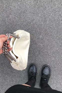 Korean Style Large Capacity Chain Tote Bag for Women - Trendy Underarm Shoulder Bag for Commuting and Daily Use 2023