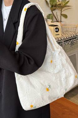 Korean-Style Large-Capacity Daisy Lace Flower Canvas Tote Bag for Women - Chic Commuting Underarm Shoulder Bag