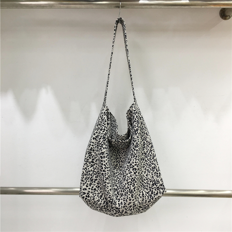 Korean Style Leopard Print Canvas Tote Bag - Large Capacity Casual Shoulder Bag for Students and Everyday Use Korean Style Leopard Print Canvas Tote Bag - Large Capacity Casual Shoulder Bag for Students and Everyday Use
