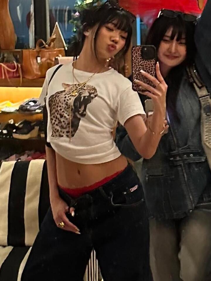 Korean Style Leopard Print Fitted Cotton Short Sleeve T-Shirt for Women - High Elastic Slim Fit, 25SS Trendy Fashion Essential Korean Style Leopard Print Fitted Cotton Short Sleeve T-Shirt for Women - High Elastic Slim Fit, 25SS Trendy Fashion Essential