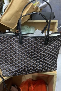 Korean-Style Lightweight Waterproof Shoulder Bag, Large Capacity Underarm Tote for Commuting, Business Trips, and Travel