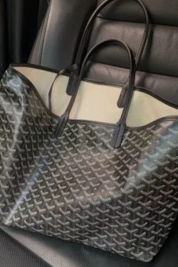 Korean-Style Lightweight Waterproof Shoulder Bag, Large Capacity Underarm Tote for Commuting, Business Trips, and Travel