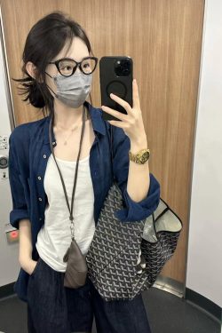 Korean-Style Lightweight Waterproof Shoulder Bag, Large Capacity Underarm Tote for Commuting, Business Trips, and Travel