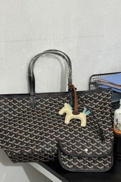 Korean-Style Lightweight Waterproof Shoulder Bag, Large Capacity Underarm Tote for Commuting, Business Trips, and Travel