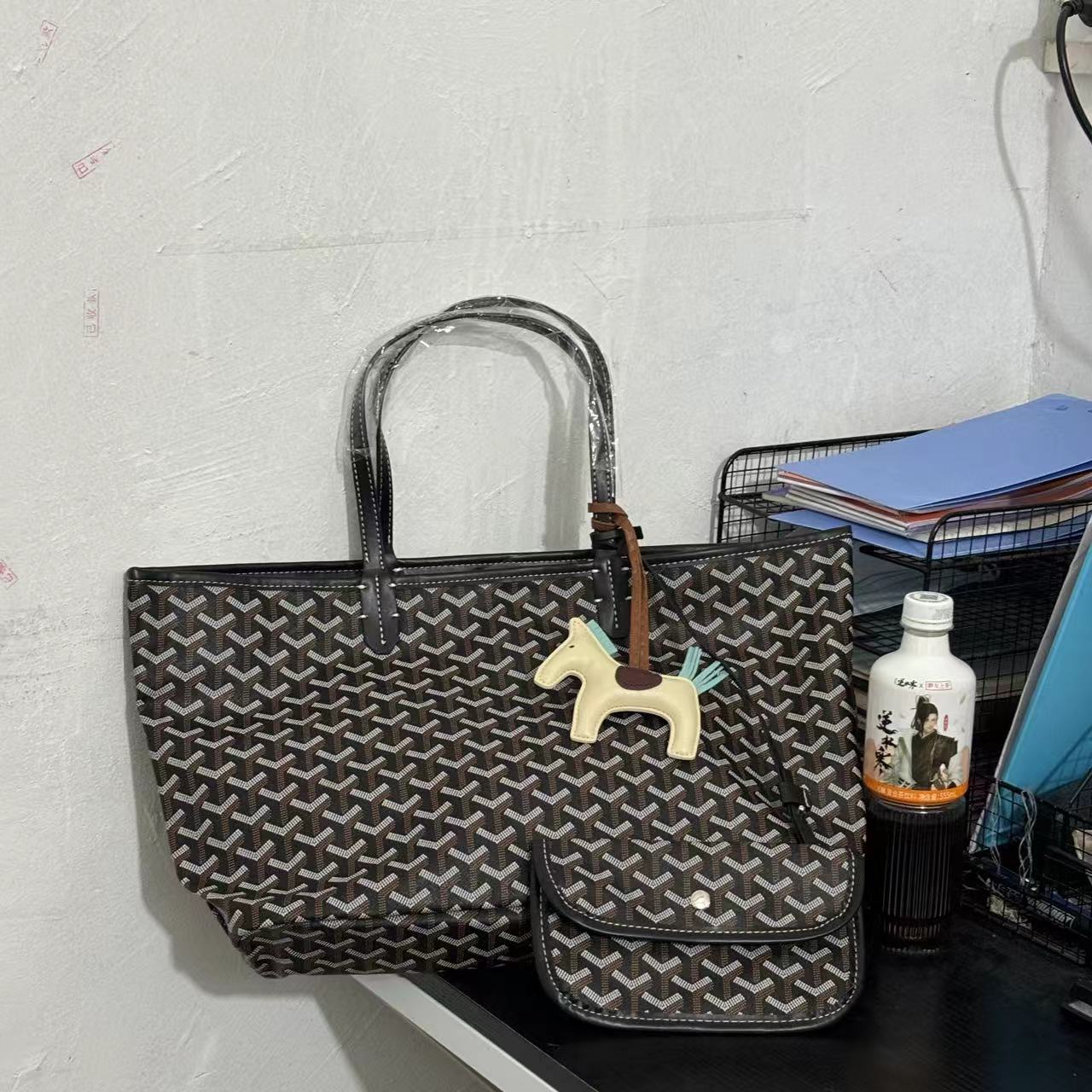 Korean-Style Lightweight Waterproof Shoulder Bag, Large Capacity Underarm Tote for Commuting, Business Trips, and Travel Korean-Style Lightweight Waterproof Shoulder Bag, Large Capacity Underarm Tote for Commuting, Business Trips, and Travel