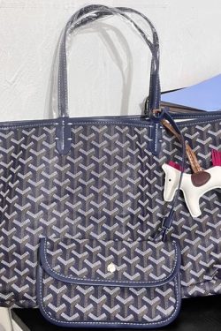 Korean-Style Lightweight Waterproof Shoulder Bag, Large Capacity Underarm Tote for Commuting, Business Trips, and Travel