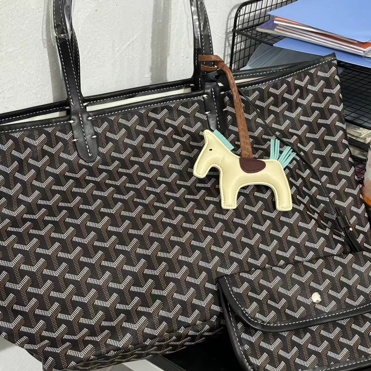 Korean-Style Lightweight Waterproof Shoulder Bag, Large Capacity Underarm Tote for Commuting, Business Trips, and Travel Korean-Style Lightweight Waterproof Shoulder Bag, Large Capacity Underarm Tote for Commuting, Business Trips, and Travel