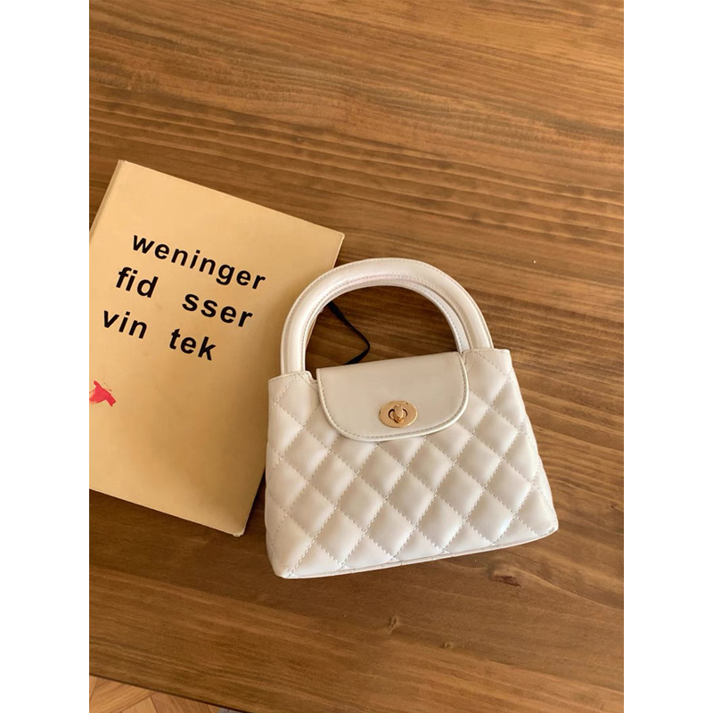 Korean-Style Minimalist Diamond-Patterned Small Crossbody Bag with Chain Handle - Trendy Fashionable Handheld Purse for 2024 Korean-Style Minimalist Diamond-Patterned Small Crossbody Bag with Chain Handle - Trendy Fashionable Handheld Purse for 2024