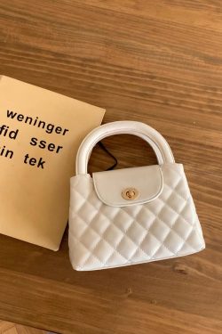 Korean-Style Minimalist Diamond-Patterned Small Crossbody Bag with Chain Handle - Trendy Fashionable Handheld Purse for 2024