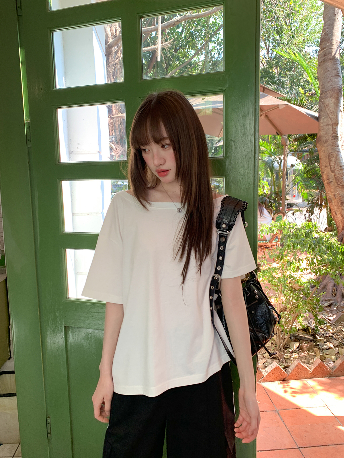 Korean Style Off-Shoulder Loose T-Shirt for Women - Summer 2025 Slimming Top with High-End Feel, Casual Fashion Essential Korean Style Off-Shoulder Loose T-Shirt for Women - Summer 2025 Slimming Top with High-End Feel, Casual Fashion Essential